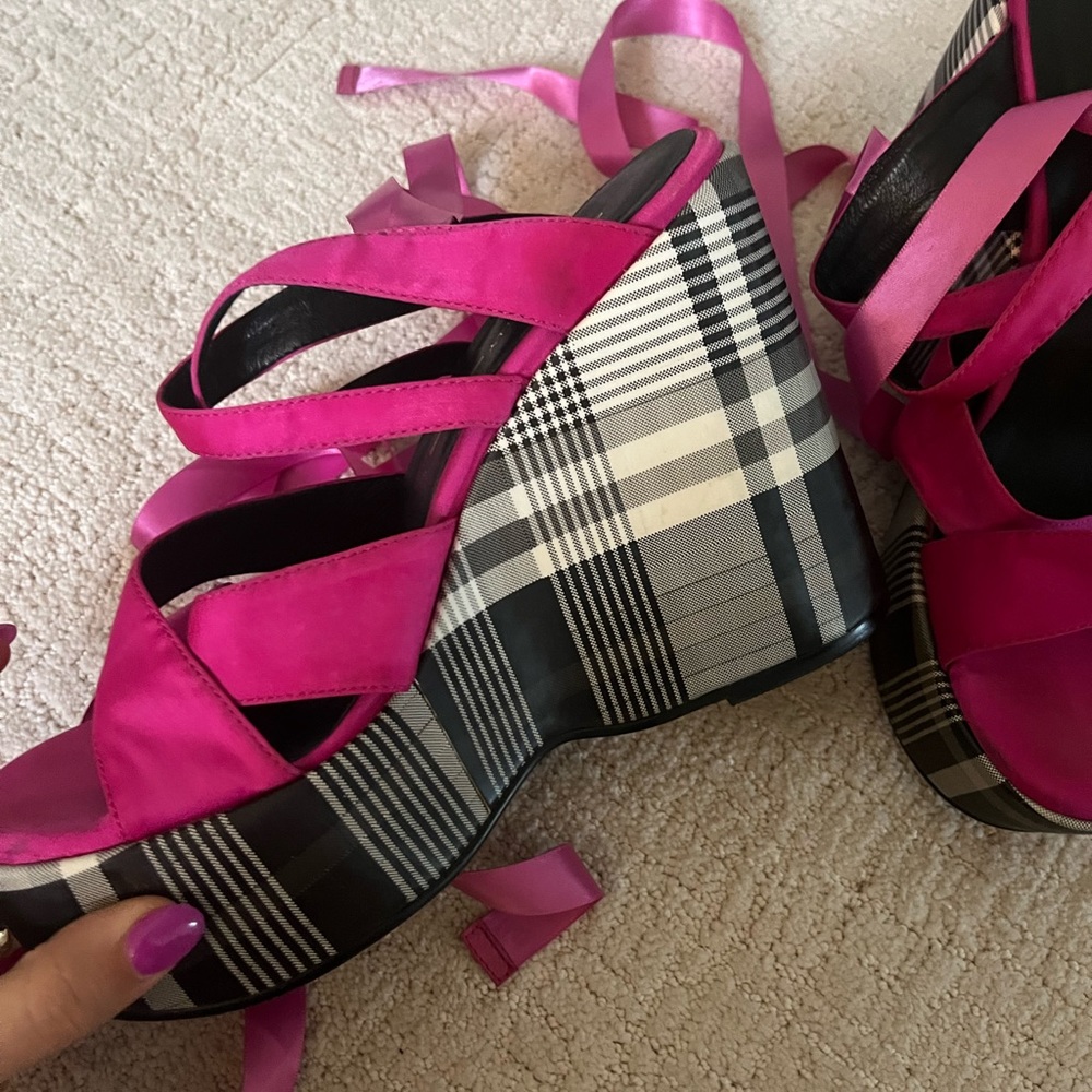 Platform ribbon heels